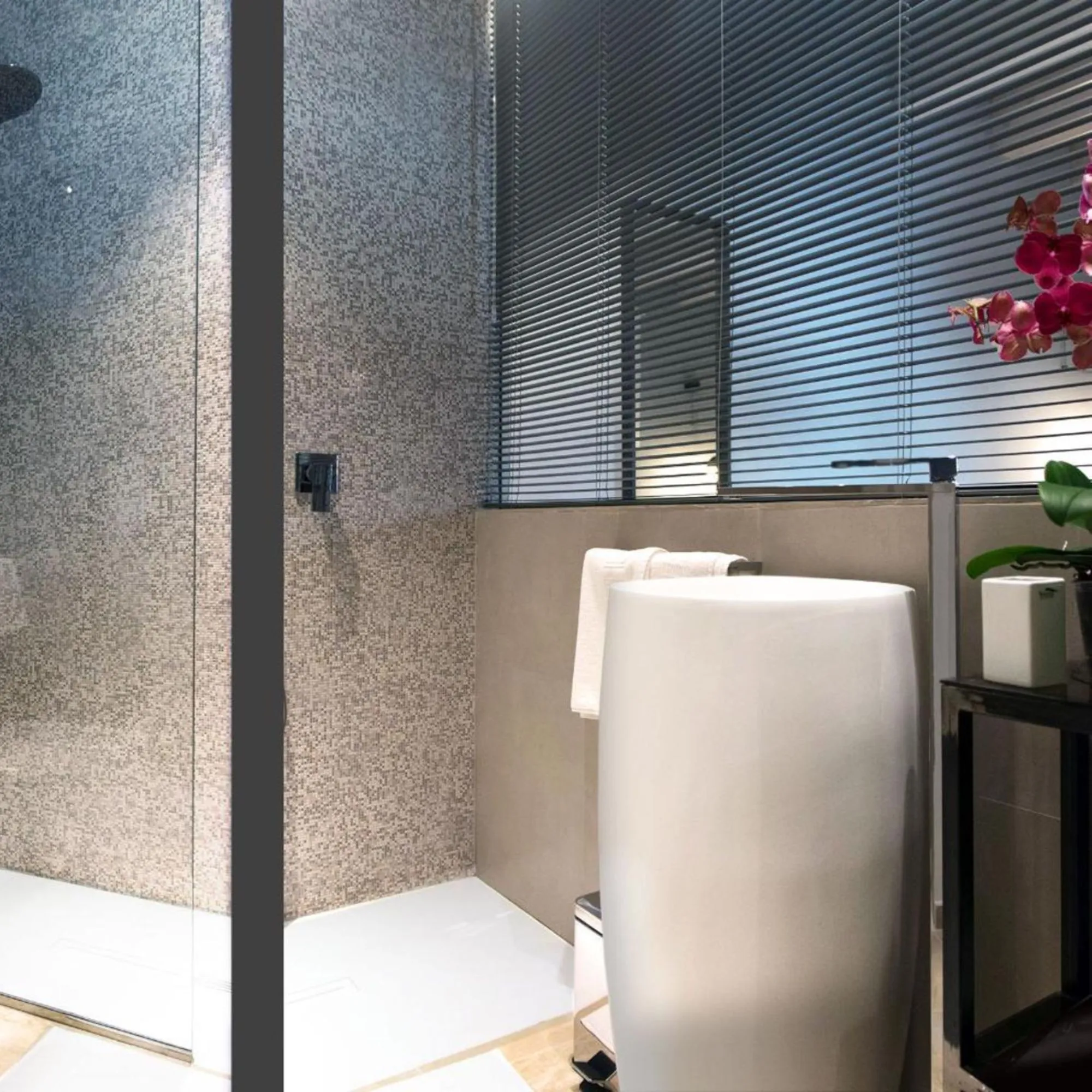 CinqueSuites-Ortigia-Foto-Suite-Bagno-Esposto-109107707-quadrata-2