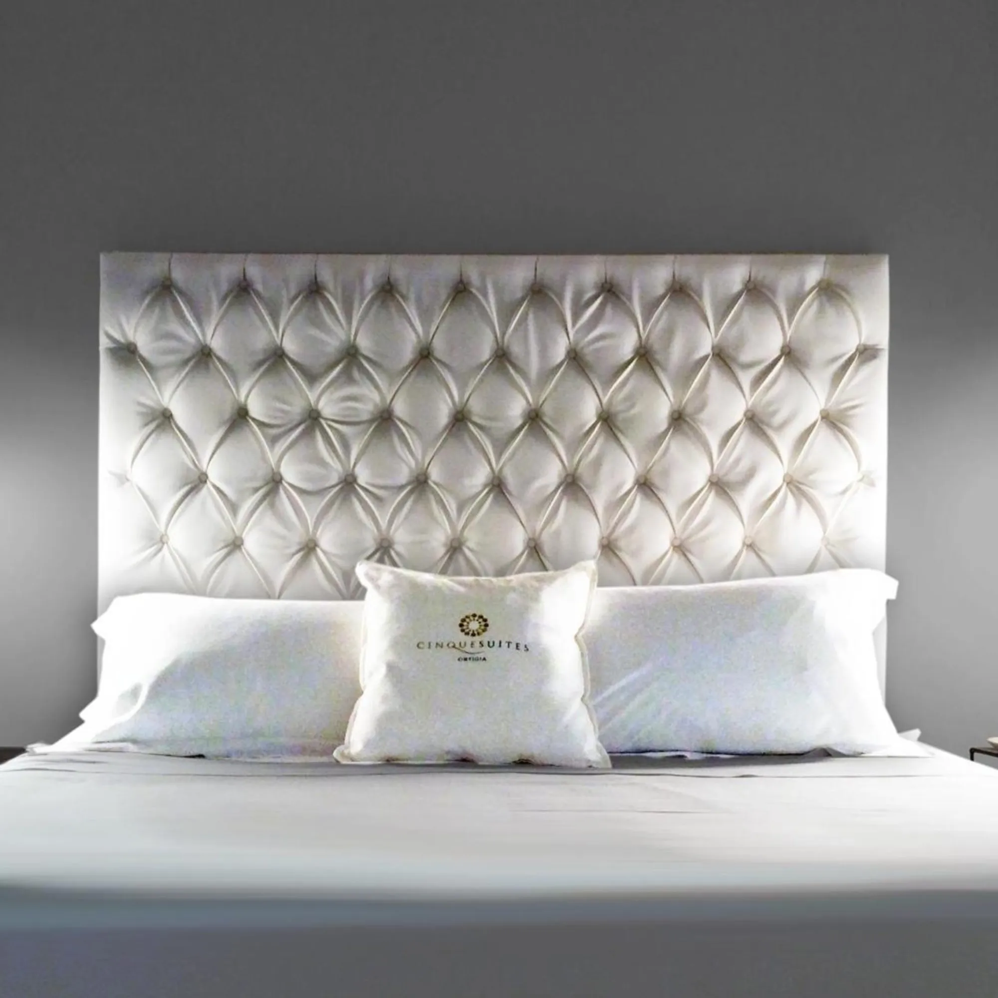 CinqueSuites-Ortigia-Foto-Suite-Deluxe-Vasca-Idromassaggio-111291571-quadrata